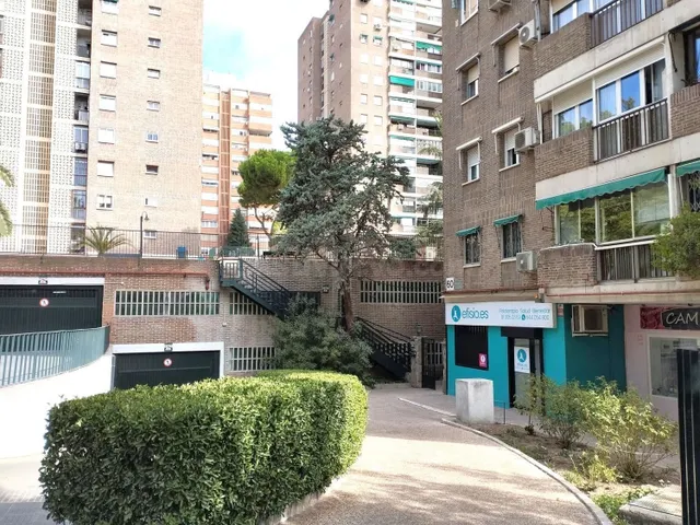 Local comercial 496m² en venta - Barrio del Pilar - foto 3