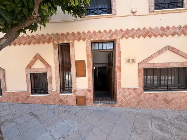 AMPLIA CASA DE DOS PLANTAS + BUHARDILLA Y AZOTEA EN SANTA CRUZ – A SOLO 15 MINUTOS DE CÓRDOBA — 17