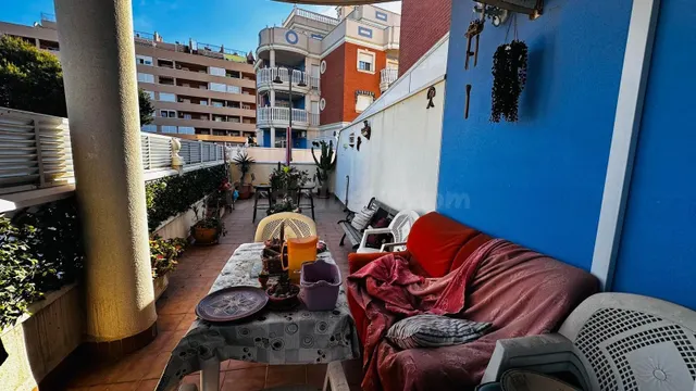 VENTA DE ESPACIOSO PISO BAJO CON GRAN TERRAZA - foto 4