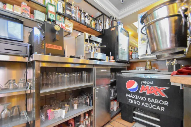 TRASPASO de Local comercial en Pedro Antonio de Alarcón: Oasis de confort y comodidad en pleno centro de Granada — 12