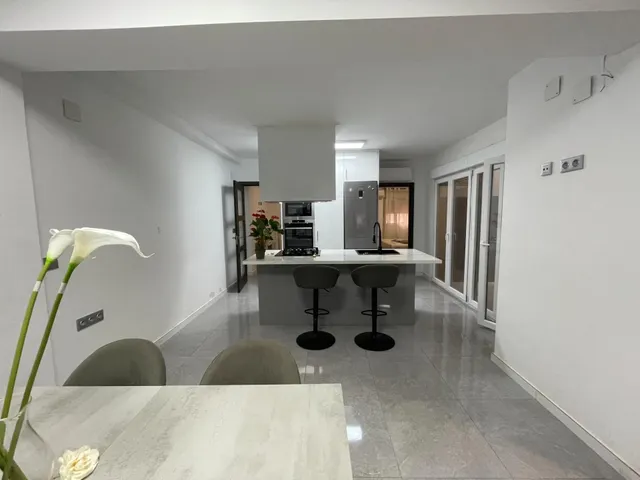 Estupendo apartamento totalmente reformado a unos pasos de la playa — 7