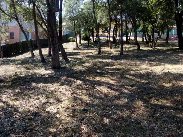 A 7 KM DE LA PLAYA DE BLANES --  se venden parcela — 12