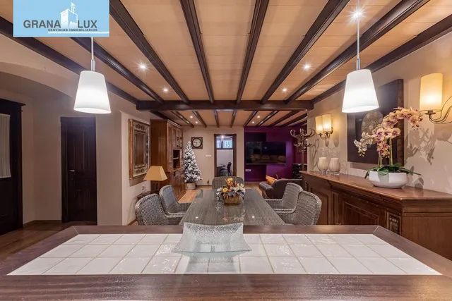 INCREÍBLE CHALET INDEPENDIENTE EN ZONA PRIVILEGIADA — 33