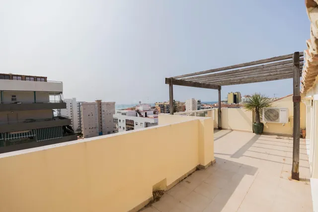 Amplio y céntrico ático con terraza y vistas al mar en Fueng