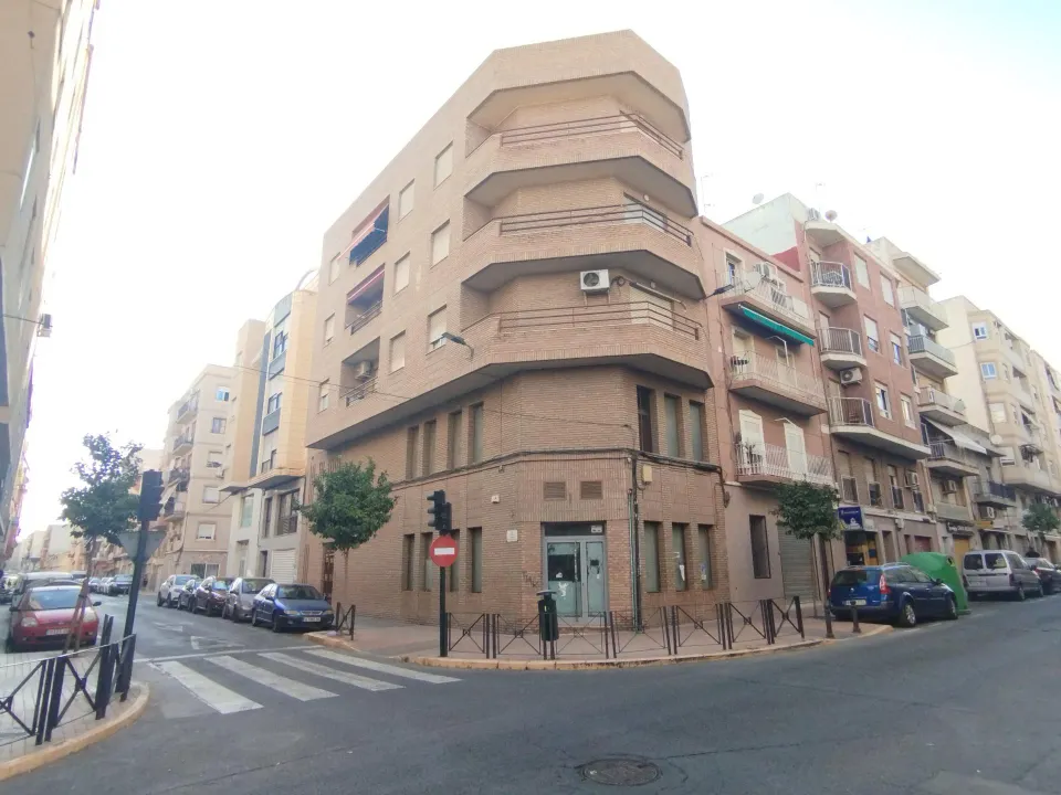 LOCAL DE ESQUINA DE 222 M2 - CO. MAGROS