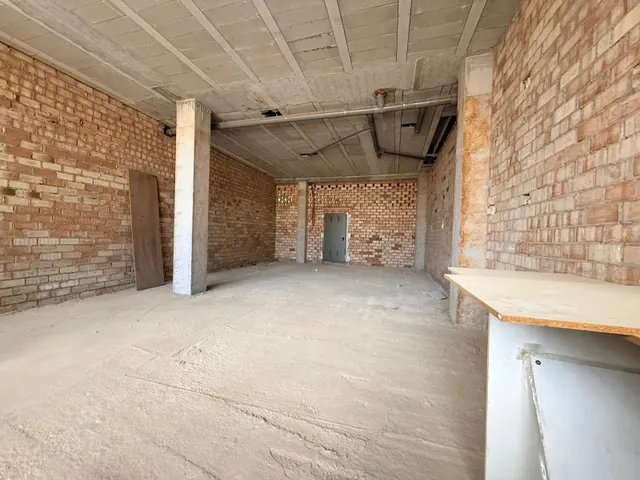 ¡Gran Oportunidad en el Centro de Láchar! Local comercial con muchas posibilidades (Ideal negocio o conversión a Loft de diseño) — 13