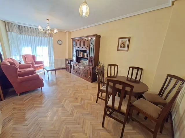Vivienda de 3 habitaciones libre - foto 3
