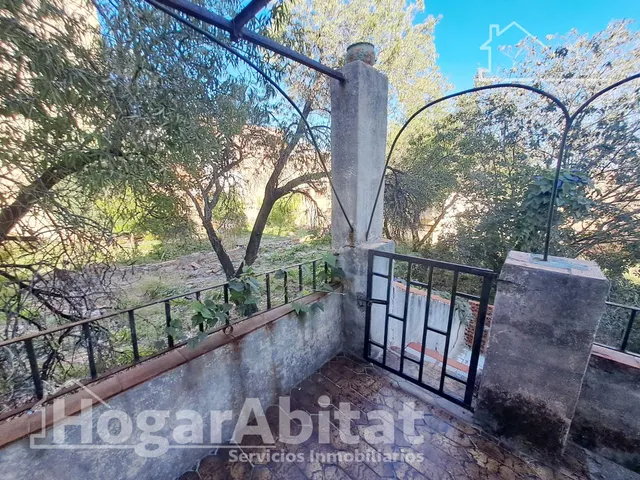 AMPLIA CASA CON 2 TERRAZAS PARA REFORMAR EN EL CENTRO — 25