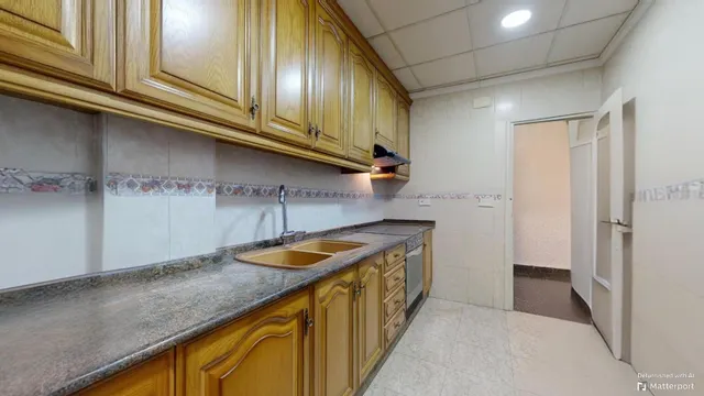 CASA DE DOS PLANTAS DE 180 M2 CADA UNA EN EL CORAZON DE TORRENT — 28