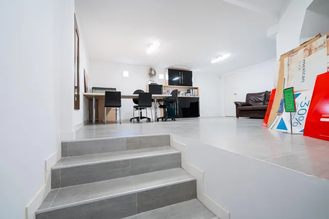 LOCAL COMERCIAL EN CALLE REYES CATOLICOS 12 — 17