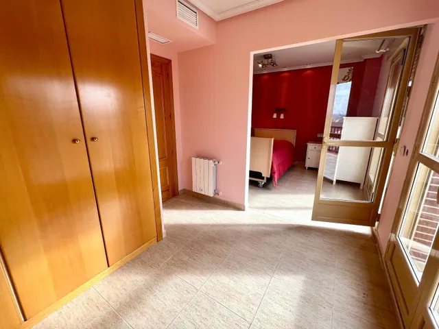 EXCLUSIVA CASA ADOSADA CON ASCENSOR Y PISCINA EN CIUDAD JARDIN — 36