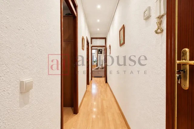 Piso listo para entrar a vivir con balcón y doble orientación en el poblenou — 28