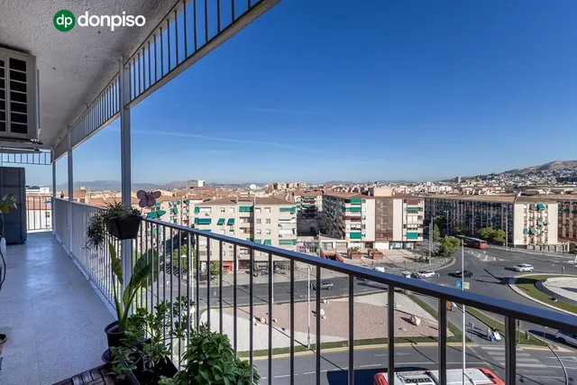 PISO REFORMADO CON VISTAS PANORÁMICAS A UN PASO DEL CENTRO DE GRANADA — 18