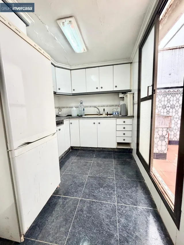 Planta baja para acondicionar situada en zona Consum