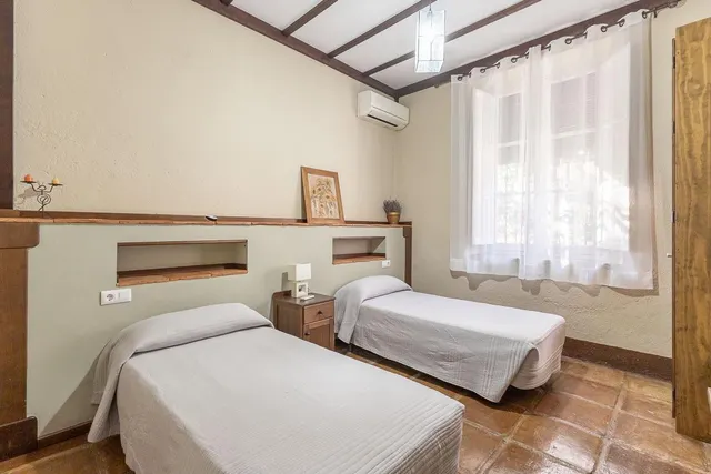 **NEGOCIO CONSOLIDADO DE EVENTOS Y ALOJAMIENTO TURÍSTICO EN UNA ESPECTACULAR FINCA ANDALUZA CERCA DE GRANADA** — 19