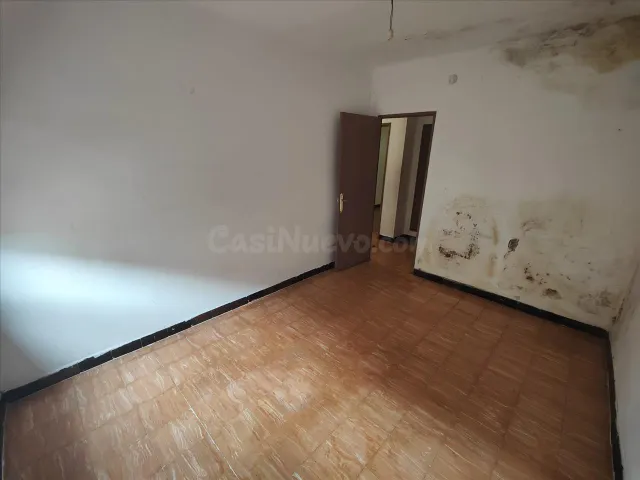 PISO A REFORMAR DE 3 DORMITORIOS, BALCÓN, PLANTA 3 SIN ASCEN - foto 4