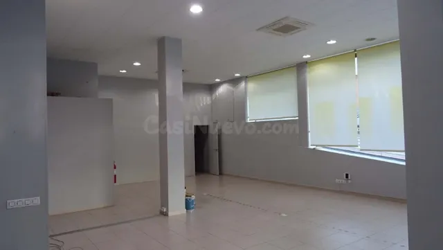 Local comercial con grandes escaparates - foto 3