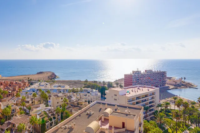 Apartamento de tres dormitorios y dos baños en residencial Duquesa Beach, primera línea de la playa de los locos — 39