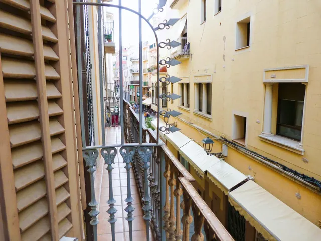 CASA MODERNISTA EN LA ZONA PEATONAL DE SANT FELIU DE GUÍXOLS - foto 2
