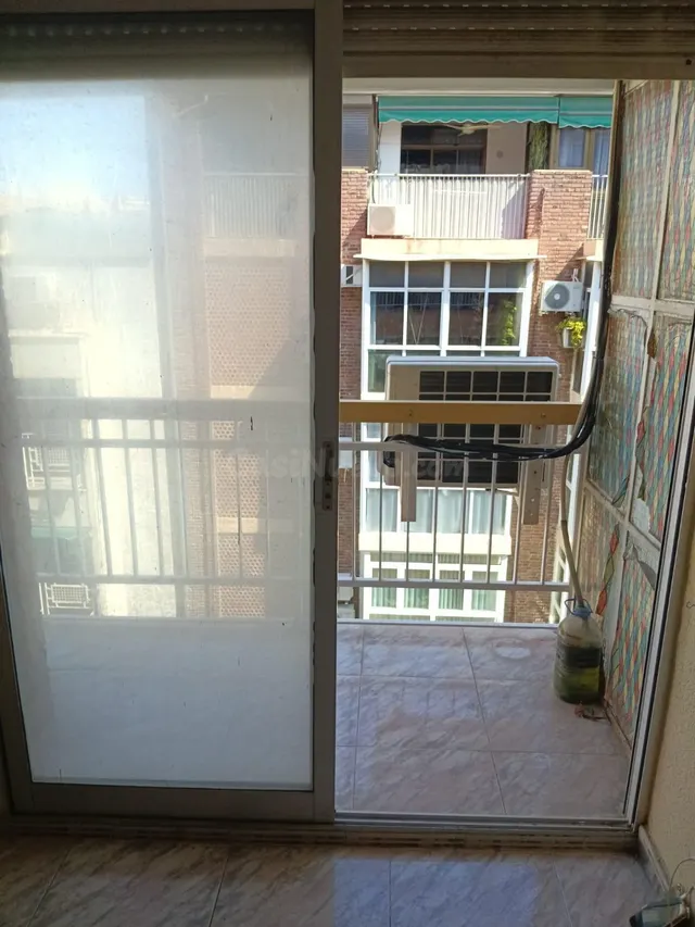 Vivienda junto a av/ Maisonnave para reformar 1 habitación ( - foto 3
