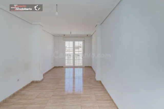 Piso en venta para reformar en Roquetas de Mar - Oportunidad
