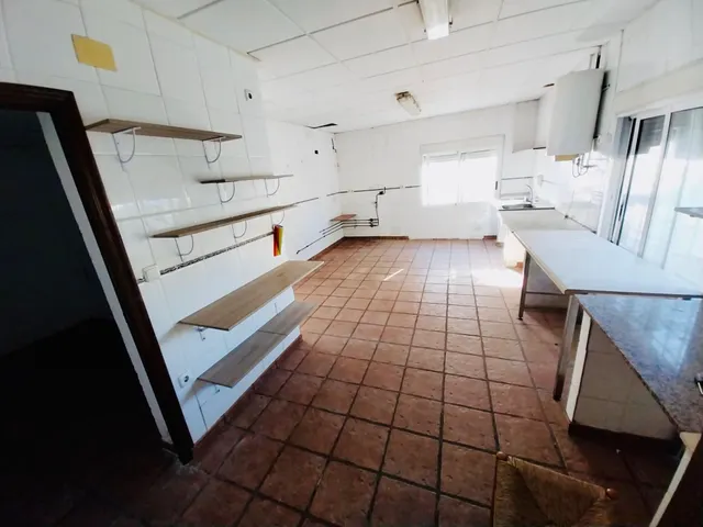 Se vende negocio de restauración en fantástica ubicación — 25