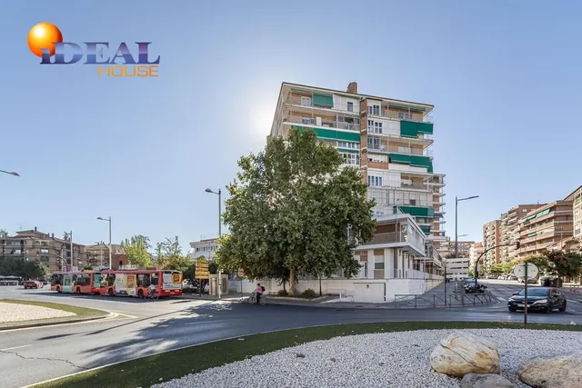 PISO REFORMADO CON VISTAS PANORÁMICAS A UN PASO DEL CENTRO DE GRANADA — 39