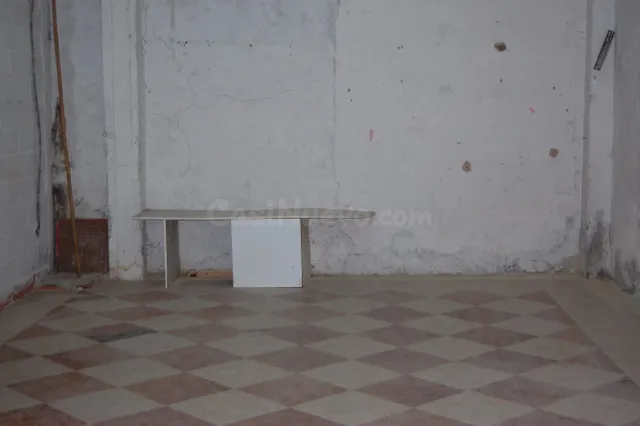 LOCAL DE 100M2 PARA REFORMAR, EN ZONA FERIA . — 4