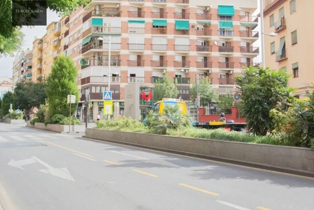 Se vende plaza de aparcamiento cerrada junto Alhamar — 19