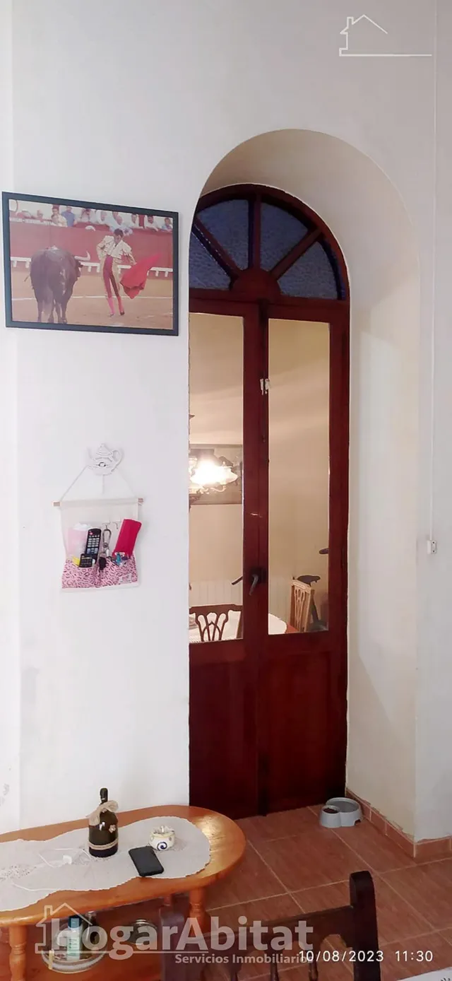 AMPLIA CASA CON MUCHA POSIBILIDAD Y TERRAZA — 24