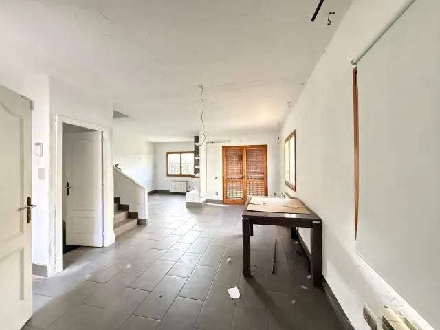 Chalet adosado con piscina comunitaria en Cunit - foto 3