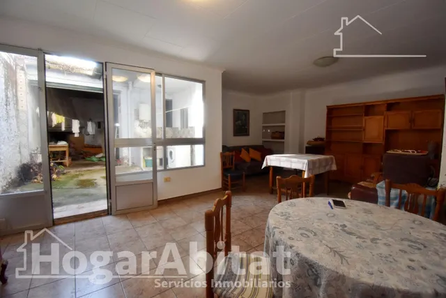 ¡Hazla a tu gusto! Gran casa para reformar con terraza y balcón, cerca del ayuntamiento — 37