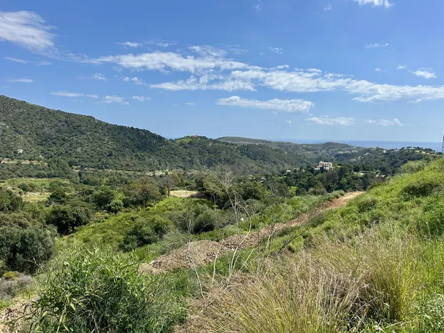 Parcela exclusiva Montemayor Benahavís con vistas al mar - foto 4