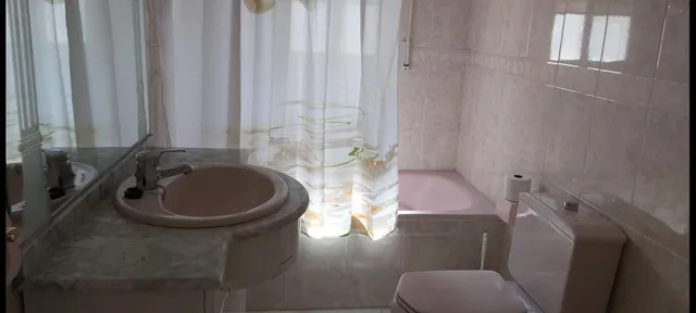 En alquiler: espectacular chalet independiente con piscina y amplio jardín en La Zubia — 9