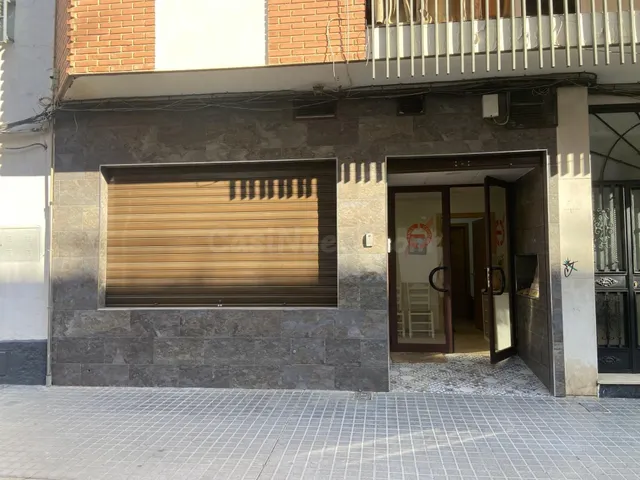 Local comercial junto a Carlos III. Reformado e insonorizado