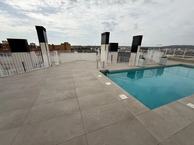 Luminoso apartamento semi-nuevo con terraza, piscina y parking — 39