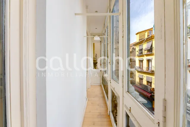 Exclusiva propiedad  frente a la Plaza de la Reina: 178 m2 de puro lujo en Ciutat Vella — 45