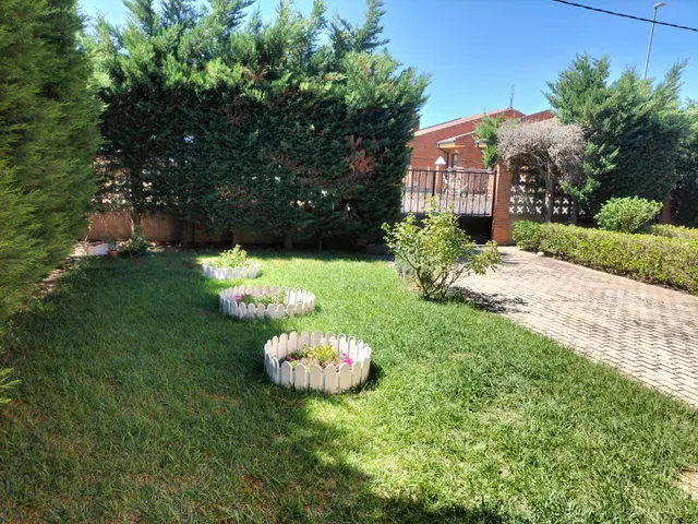 Amplia Casa en Melgar de Fernamental con Jardín y Terraza — 12