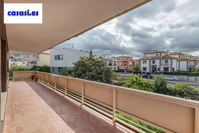 Gran casa con parcela y piscina en Cájar — 27