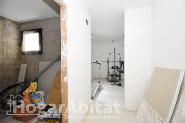 ¡Perfecto para invertir! Casa de cuatro alturas  para reformar con garaje y dos terrazas, cerca del centro — 28
