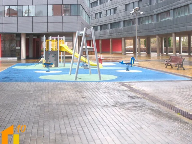 Piso en alquiler zona Sur, cuatro dormitorios y tres baños con garaje y trastero. — 30