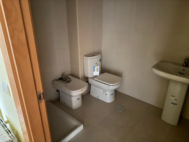 PISO A ESTRENAR CON 3 DORMITORIOS, 2 BAÑOS Y POSIBILIDAD DE PLAZA DE GARAJE EN PLENO CENTRO DE ZAMORA. — 9