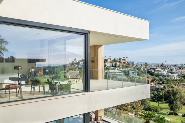 Chalet 5 habitaciones 616m² en venta - Costa del Sol — 46