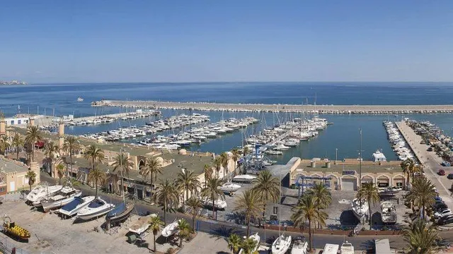 Piso luminoso de 3 dormitorios con terraza en Avenida de Mijas, Fuengirola — 19