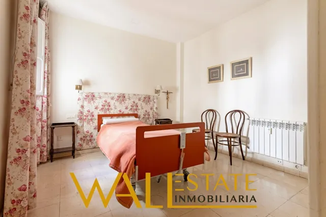 Amplio piso en venta para reformar en Argüelles — 13