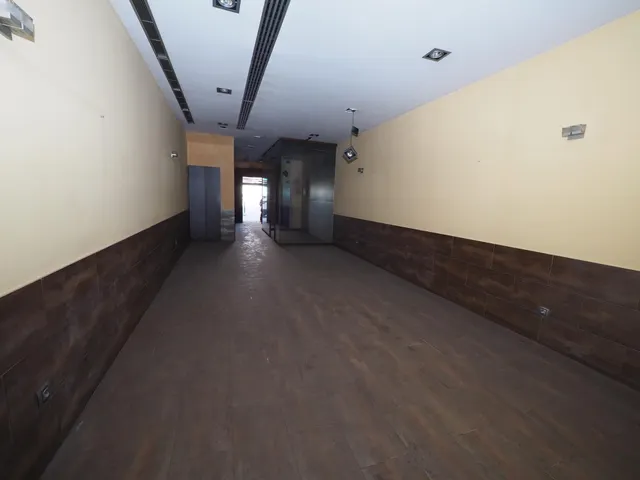SE VENDE LOCAL COMERCIAL EN TERRASSA, ZONA CENTRO — 5