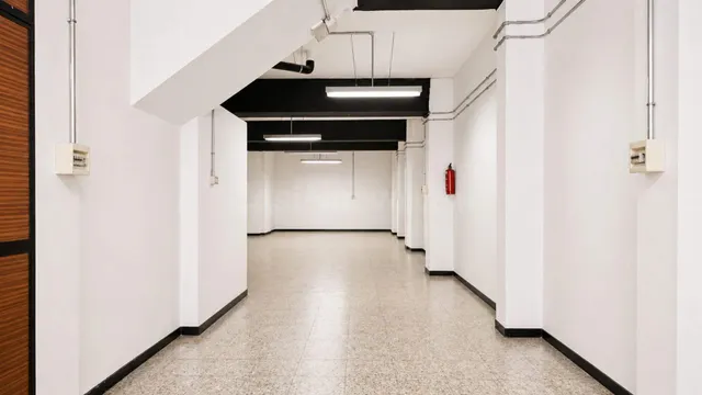 Local comercial diáfano en zona urbana — 2