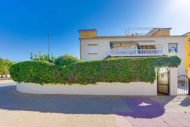 Bungalow en planta baja con amplio jardín privado y aparcamiento en Cabo Roig — 36