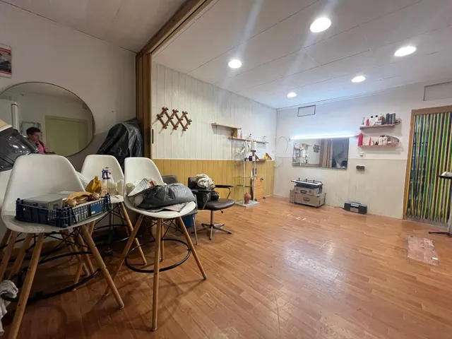 Local apto para diversos usos, garaje, almacén, comercio, cerca del Passeig Verdaguer por 79.000 Eur — 25