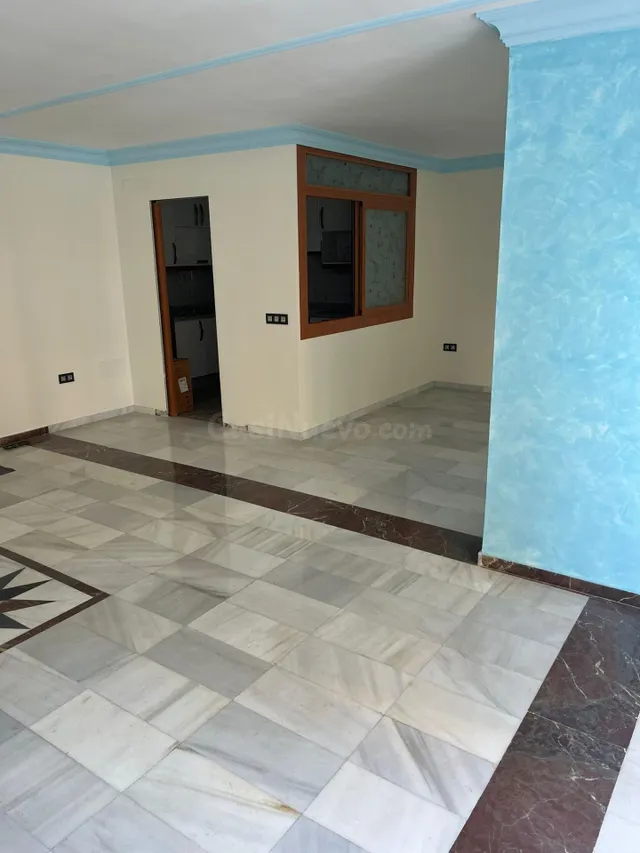 Amplio Piso en el Corazón de Almería - Oportunidad Única - foto 4